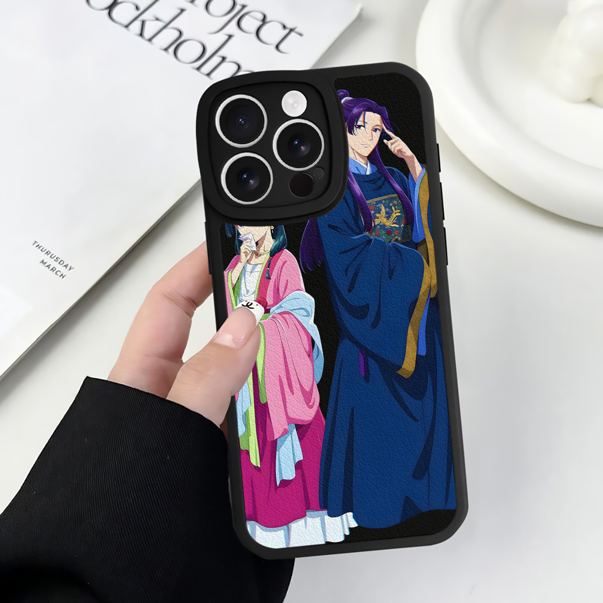 （画像用） 薬屋のひとりごと The Apothecary Diaries 【iPhone 16シリーズ対応】シリコンスマホケース（レザー調） 材質：シリコン